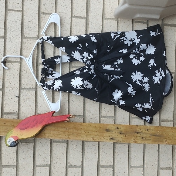 Swimsuit Top** - Picture 3 of 10